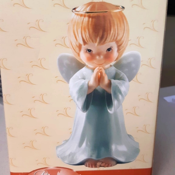 NIB Classic Treasures Porcelain Collectable Praying Angel Figurine - Picture 2 of 5